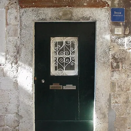 Apartman Muziqa *